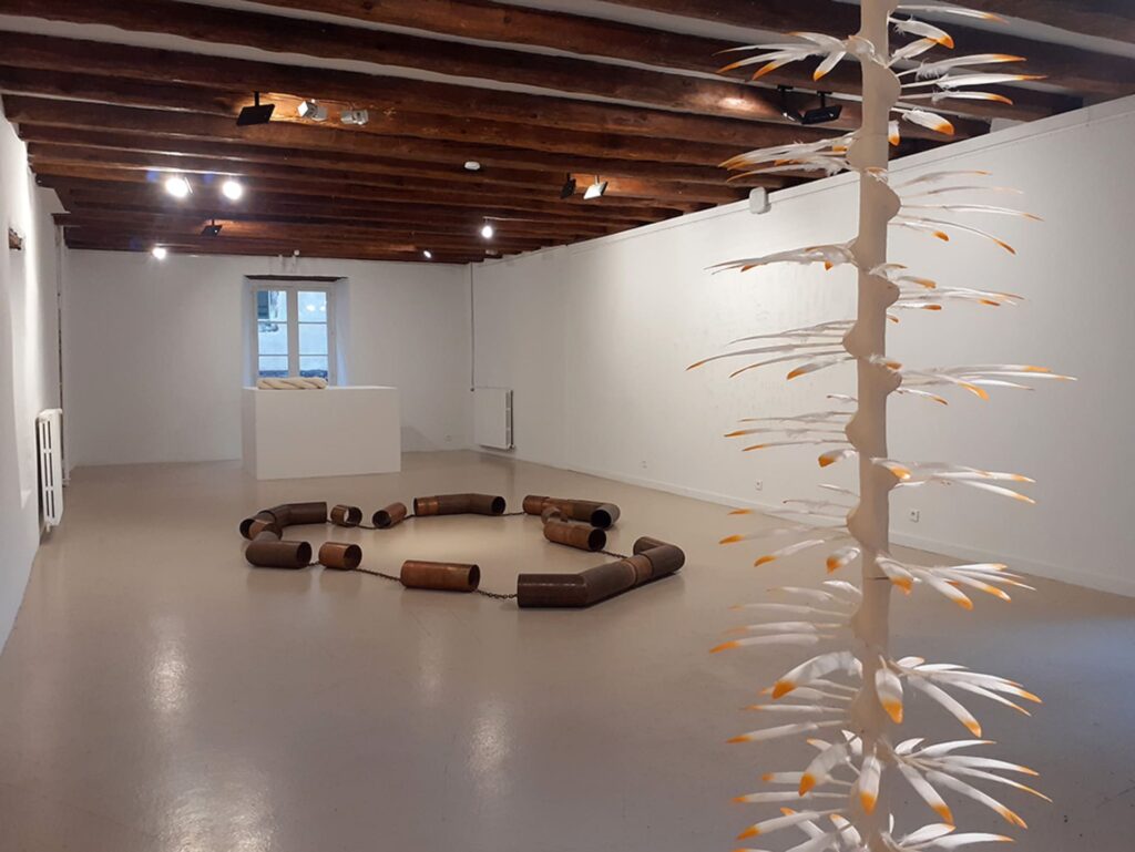 L’HYDRE UNIVERS TORDANT SON CORPS ÉCAILLÉ D’ASTRES 1