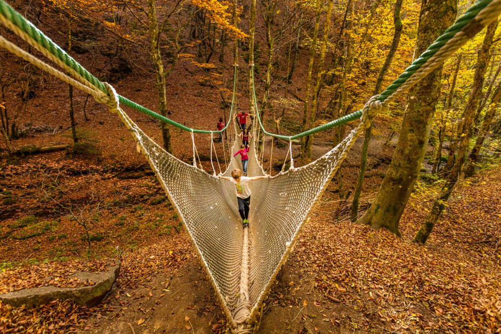 Pleine nature, détente et découverte artistique vous attendent au Vallon du Villaret à Bagnols les Bains, Lozère
